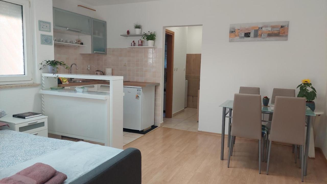 Studio 7Even Ground Floor Pula Exterior foto